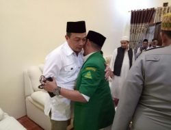 Sejuk, Saat Ustadz Bachtiar Nasir ‘Cipika-Cipiki’ dengan Banser dan GP Ansor Cirebon