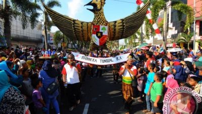 Bergantian bacakan kitab suci enam agama, para pemuda ini sepakat perkuat kebhinnekaan