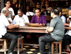 Jokowi, Kaesang hingga Menteri Basuki Ngopi Bareng di Pantai Kuta