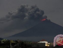 MasyaAllah, Gunung Agung terus mengeluarkan Magma