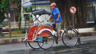 Kepergok Masuk Jakarta, Puluhan Becak Dikembalikan oleh Satpol PP DKI Jakarta