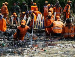 Anies: Lautan Sampah di Teluk Jakarta Fenomena Baru