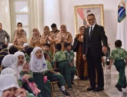 Ketika Anies Disambangi Anak-anak TK