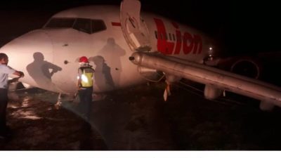 [Video] Ngeri, Pesawat Lion Air Tergelincir di Bandara Gorontalo