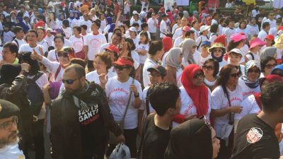 [Video] Adu Yel-yel Massa #2019GantiPresiden dengan #DiaSibukKerja di CFD