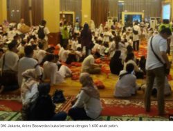 Gubernur Anies Buka Bersama dengan 1.650 Anak Yatim