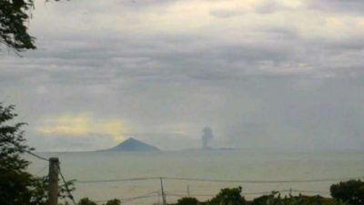 Terjadi Erupsi Gunung Anak Krakatau