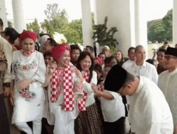 [Video] Wew, Anies-Sandi Disoraki saat Ikut Open House Jokowi