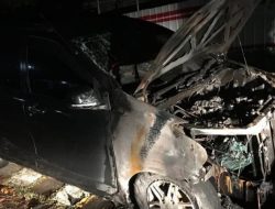 Astaghfirullah, Mobil Neno Warisman Dibakar Orang Tak Dikenal