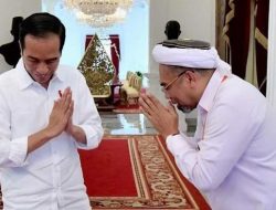 Sebut #2019GantiPresiden Sebagai Makar, Ngabalin Disemprot Ade Armando