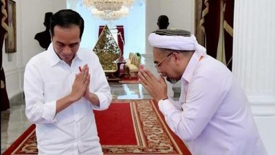 Sebut #2019GantiPresiden Sebagai Makar, Ngabalin Disemprot Ade Armando