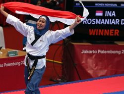 Defia Rosmaniar, Atlet Berhijab Persembahkan Emas Pertama untuk Indonesia