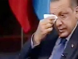 Benarkah Erdogan Menangis Ketika Bendera Tauhid Dibakar?