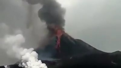 Anak Krakatau Keluarkan Lava Pijar, Status Waspada Level Dua