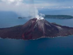 Aktivitas Anak Krakatau Tinggi, BMKG Minta Masyarakat Jauhi Pantai Selat Sunda