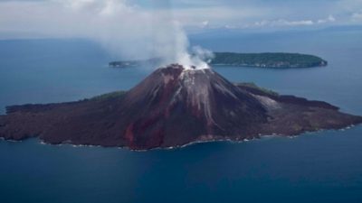 Aktivitas Anak Krakatau Tinggi, BMKG Minta Masyarakat Jauhi Pantai Selat Sunda