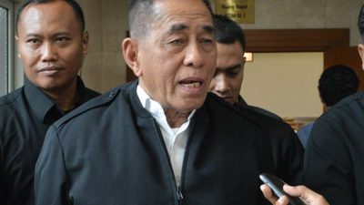 Menteri Pertahanan: TNI Saling Tembak, Teroris Tepuk Tangan