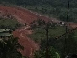 Longsor Timbun Kampung Adat Sukabumi