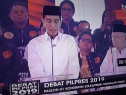 Respon Netizen soal Jokowi-Maruf Baca Teks, Prabowo-Sandi Tanpa Teks