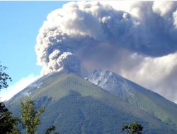 Gunung Ibu di Maluku Utara, Meledak