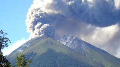 Gunung Ibu di Maluku Utara, Meledak