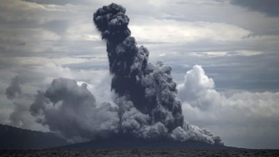 PVMBG: Jangan Dekati dalam Radius 5 Km dari Kawah Anak Krakatau