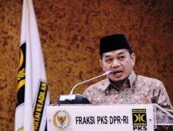 PKS Terima Penghargaan Sebagai Fraksi Paling Aspiratif, Peduli, dan Aktif