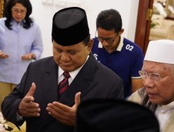 Sebelum Debat, Prabowo Berdoa Bersama Sandi dan KH Abdul Rosyid