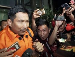 KPK Benarkan Amplop Cap Jempol: Ada 15 Ribu, Isinya Rp300 Juta