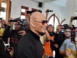 Alhamdulillah, Deddy Corbuzier Akhirnya Masuk Islam