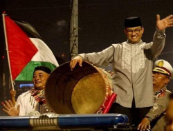 Miris! Anies Disebut Gubernur Jalur Gaza Karena Takbiran di Belakang Bendera Palestina