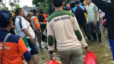 Tak Terpengaruh Suasana Idul Fitri, PKS Bantu Korban Banjir Samarinda