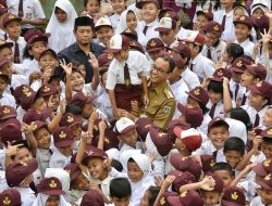 Agar Cahaya Kebahagiaan Memancar dari Anak