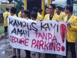 BEM UI Demo Kebijakan Parkir Berbayar di Kampus UI