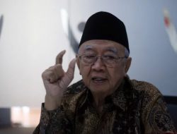 Gus Sholah: Tinggalkan Kebiasaan Merokok