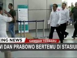 [Video] Detik-detik Prabowo Hormat dan Bersalaman dengan Jokowi di MRT