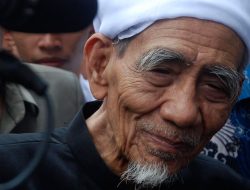 Mbah Moen Akan Dimakamkan di Mekkah