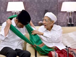 Sampaikan Duka Mendalam, Jokowi: Saya Masih Simpan Sorban dari Mbah Moen