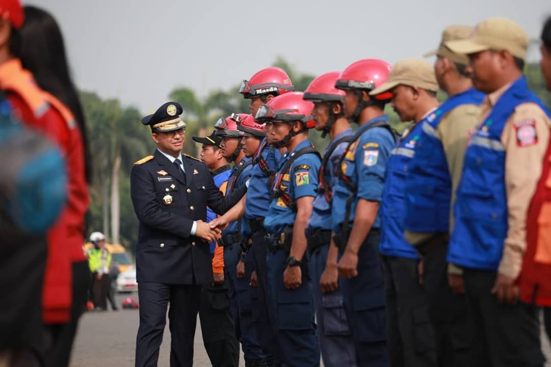 Anies Berangkatkan Relawan ke Riau