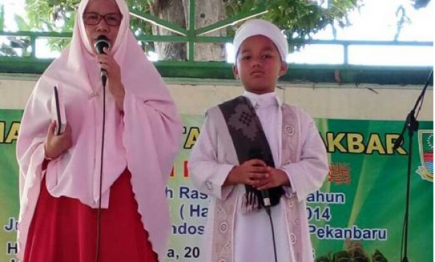 Datangi Posko PKS Riau, Ibunda Rasyid (Hafidz Cilik Indosiar) Pingsan di Depan Pintu