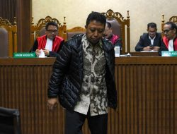 Rommy Menuding KPK Sengaja Hilangkan Nama Khofifah dari Dakwaan