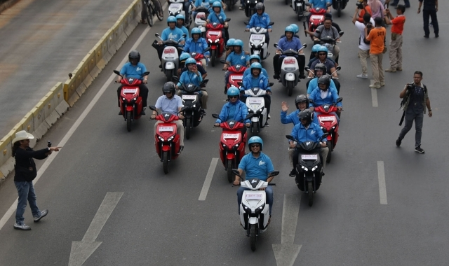 Kurangi Polusi Udara di Jakarta, Anies Dorong Penggunaan Kendaraan Listrik