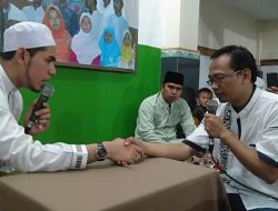 Anggota DPRD Depok Fraksi PKS Bimbing Seorang Pria Menjadi Mualaf