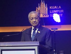 Mahathir Sebut Dunia Muslim Hadapi Krisis, Imam Shamsi Ali: Ironi