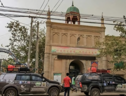 Turis Malaysia Ditahan Aparat China Usai Salat di Masjid Uighur