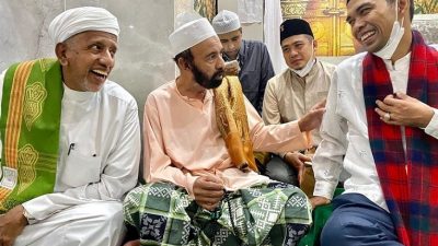 Duduk dengan Orang-Orang Sholih…