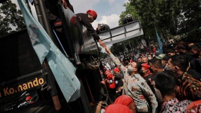 Ditemui Gubernur DKI, Massa Buruh: Dukung Anies Jadi Presiden Indonesia!