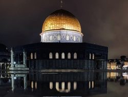 Kumandang Azan di Masjid Al-Aqsa