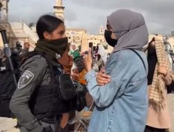 Video: Muslimah Palestina Tatap Tentara Zionis Hingga Berpaling dari Hadapannya