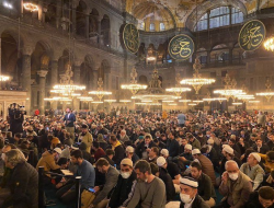 Momen Salat Tarawih Pertama di Hagia Sophia Setelah 88 Tahun